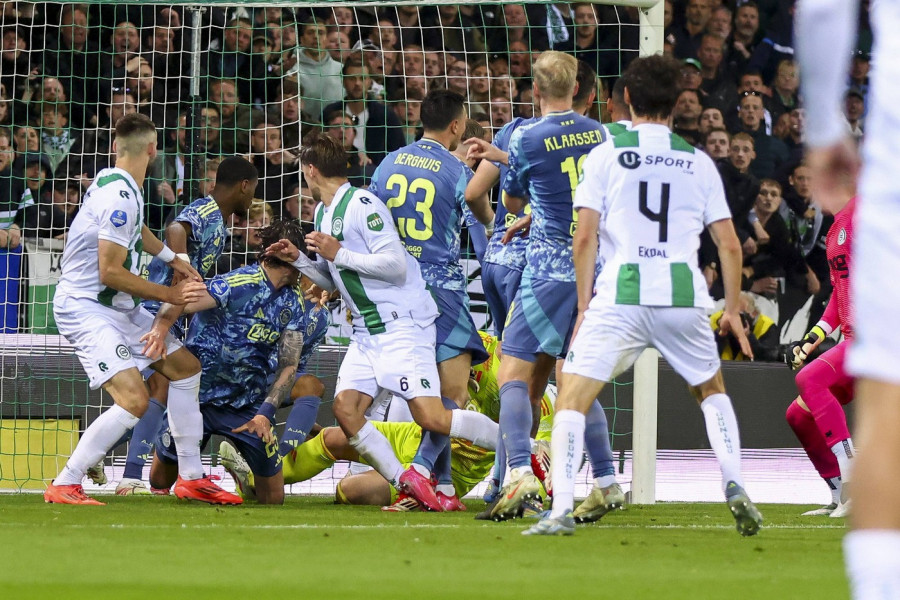 AJAKS PREDAO TITULU VELIKOM RIVALU: "Kopljanici" proklizali uz poslednji sudijski zvižduk! (VIDEO)