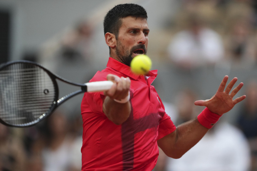 NOVAK TRENIRAO NASRED ULICE! Ljudi nisu verovali šta vide... (VIDEO)