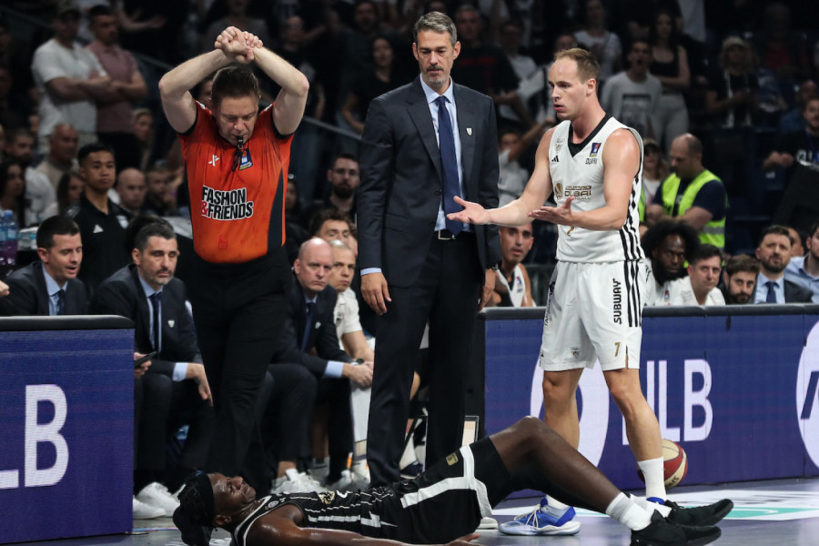 PREPELIČ SE SVAĐAO SA NAVIJAČIMA PARTIZANA NAKON ISKLJUČENJA: Košarkaš Dubaija uz zvižduke ispraćen iz Arene! (VIDEO)