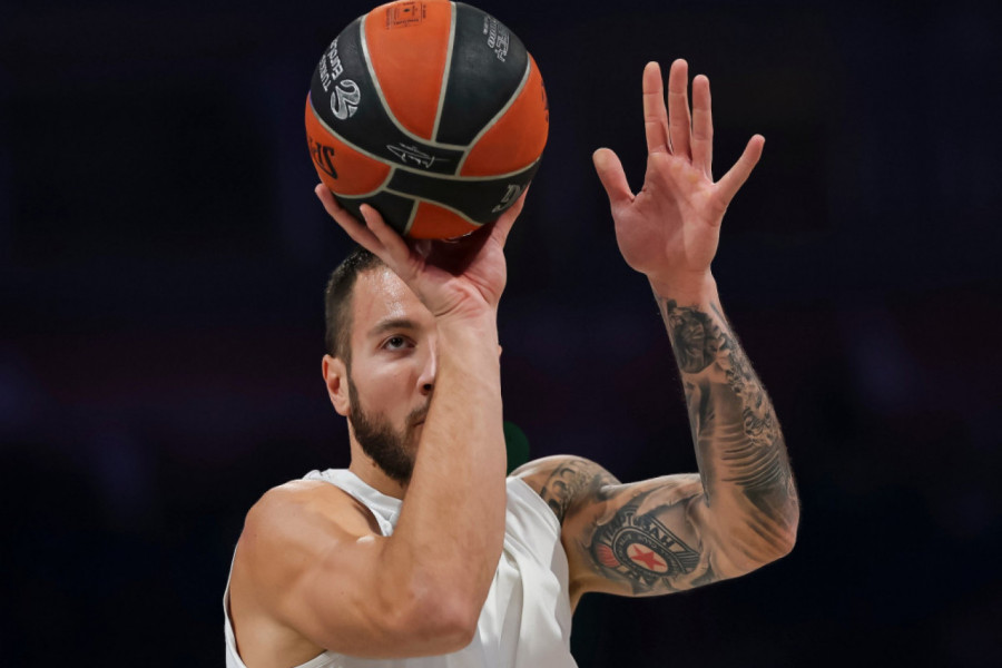 "KONAČNO MOŽE DA IZAĐE IZ TORBE": Lovernj je ovo čuvao čitavu deceniju - obećao je grobarima i ispunio reč! (FOTO)