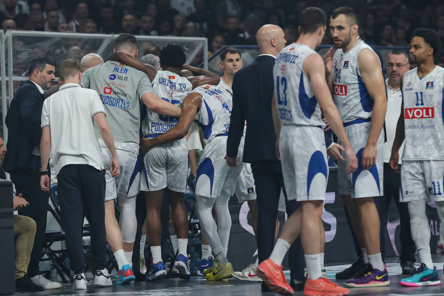 PEH ZA BUDUĆNOST! Stravična povreda najboljeg igrača na početku meča! (VIDEO)