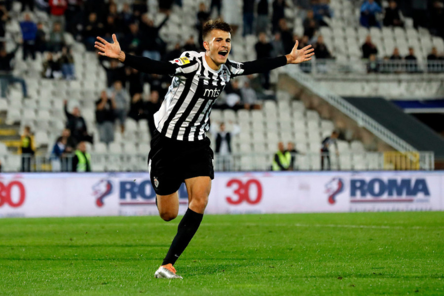 PARTIZAN TRLJA RUKE: Stižu pare za mladog igrača!