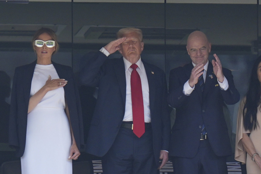 HALJINA OD MILION DOLARA! Kada se pojavila Melanija, fudbal je stao! Prva dama Amerike ukrala ŠOU u Njujorku! (FOTO)