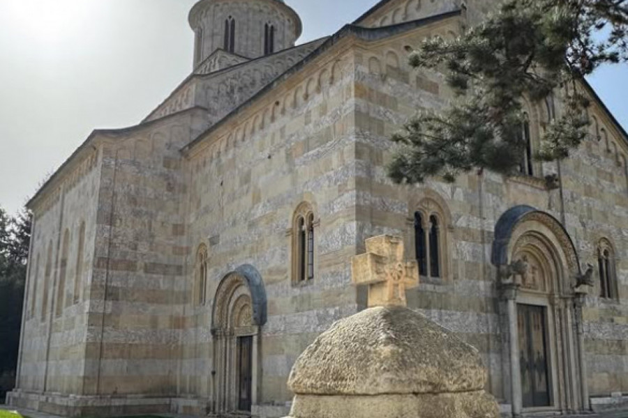 UVEK I SVUGDE UZ SVOJ NAROD: Crvena zvezda posetila manastire na Kosovu i Metohiji! (FOTO)