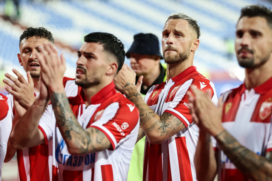 RADONJIĆ IZVEDEN NA POLUVREMENU, ODMAH SE OGLASIO: Evo šta je igrač Zvezde imao da poruči posle Seltika!