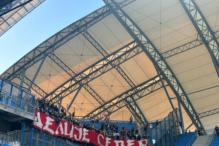DELIJE SPREMNE DA NAPRAVE VATRENU ATMOSFERU: Evo gde su smešteni najvatreniji navijači Zvezde!