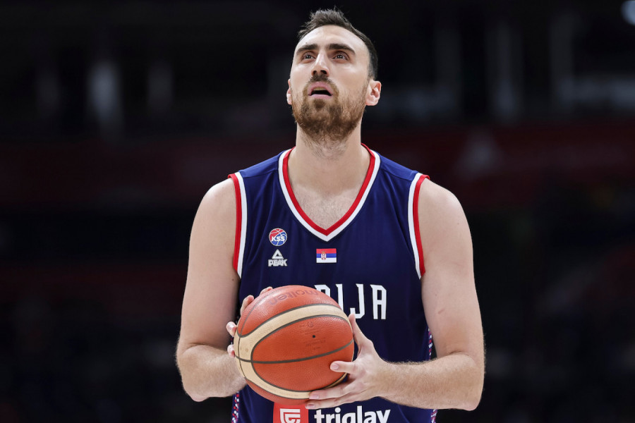 UŽAS: Nikola Milutinov dobio potres mozga!