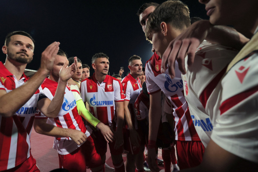 "ALFAMEGA" DOČEKALA FUDBALERE ZVEZDE: Pogledajte čime su crveno-beli stigli na stadion u Limasolu! (VIDEO)