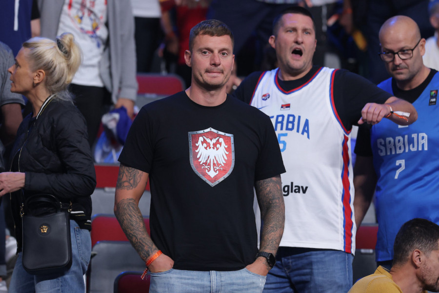 ZANEMEO: Jokićev brat u neverici posmatrao JEZIVE scene na terenu - njegova reakcija je brzo obišla SVET! (VIDEO)