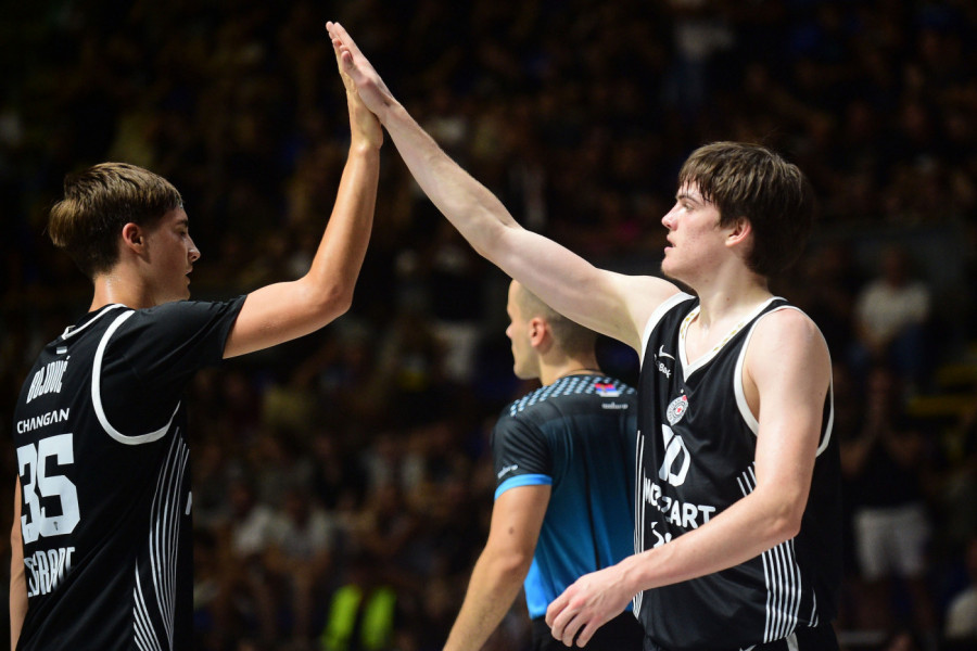 DRUŠTVENE MREŽE GORE - GROBARI SU ŽIVELI ZA OVAJ DAN: Crno-bele bebe razgalile navijače - Žoc, ne brini za Partizan, oni su budućnost srpske košarke!