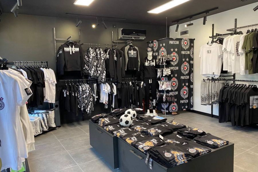 PARTIZAN OTVORIO NOVI ŠOP U HUMSKOJ: Pogledajte ko je od igrača prvi došao! (VIDEO)