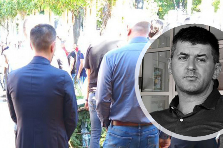 SRCEPARAJUĆE: LOLA SMILJANIĆ UTUČEN NA SAHRANI DEKIJA MILOVANOVIĆA - ove scene razaraju! (FOTO)