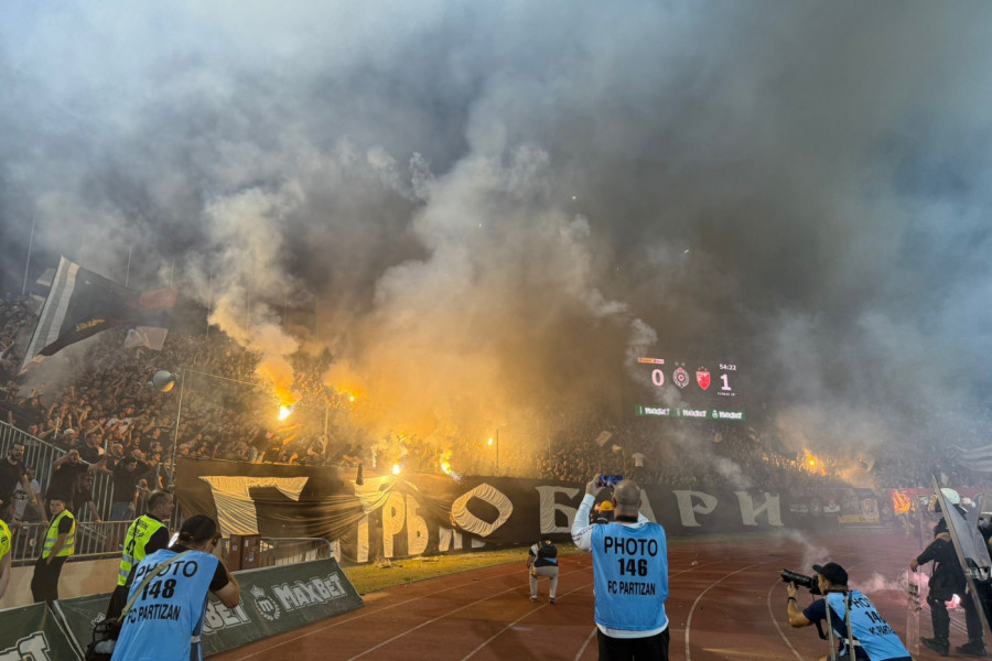 HRVATIMA SE OVO NEĆE SVIDETI: Grobari oteli zastavu Bed Blu Bojsa (FOTO)