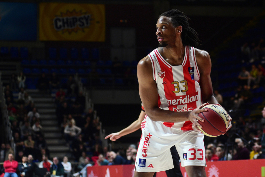 BIVŠI IGRAČ ZVEZDE OTKRIO VELIKU TAJNU: Gilespi priznao ko ga je nagovorio da se slika sa metlom i pecne Partizan (FOTO)