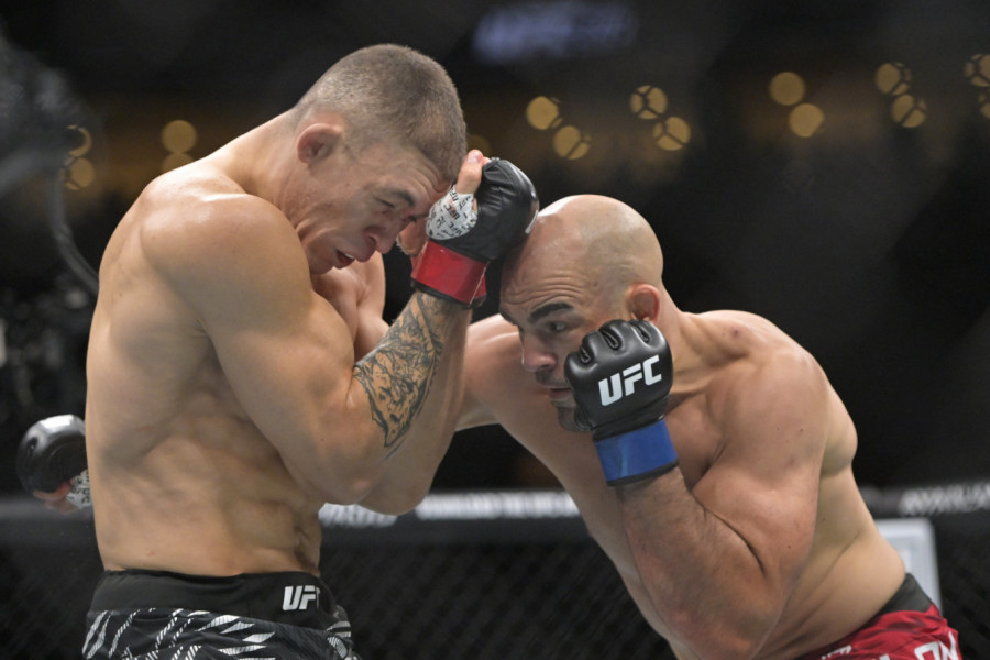 HRVAT BRUTALNO NOKAUTIRAN - NIJE MU BILO DOBRO: Pogledajte jedan od najbrutalnijih poteza godine u MMA! (VIDEO)