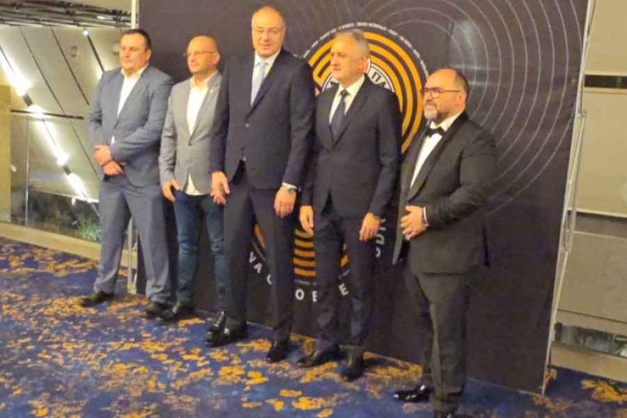 MINISTAR OMLADINE I SPORTA ZORAN GAJIĆ NA ROĐENDANU CRNO-BELIH! (VIDEO)
