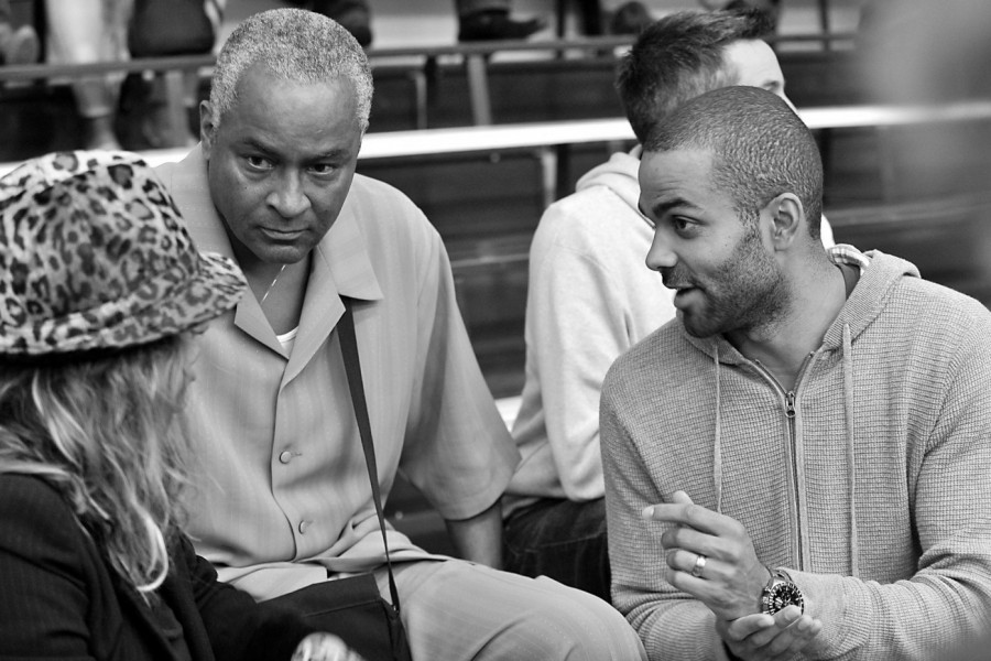 TONI PARKER SLOMLJEN NAKON SMRTI OCA: Reči NBA igrača KIDAJU DUŠU! (FOTO)
