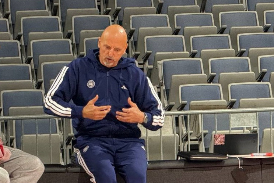 SAŠA PRIČA, A ON NE TREPĆE: Ovako je Obradović delio savete prekaljenom asu Zvezde (FOTO)