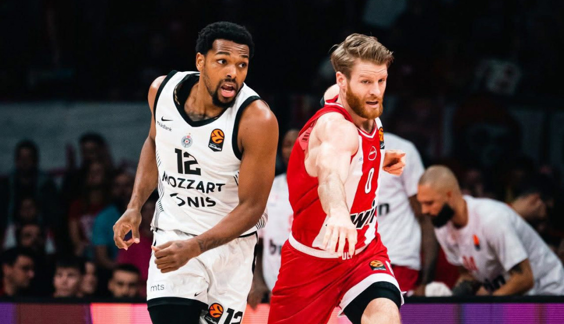 OBRAZA NEMA: Partizan nije oštećen, crno-beli su u Pireju brutalno POKRADENI! (VIDEO)