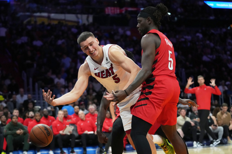 NIJE PRVOAPRILSKA ŠALA: Nikola Jović uslikan sa dresom Crvene zvezde!