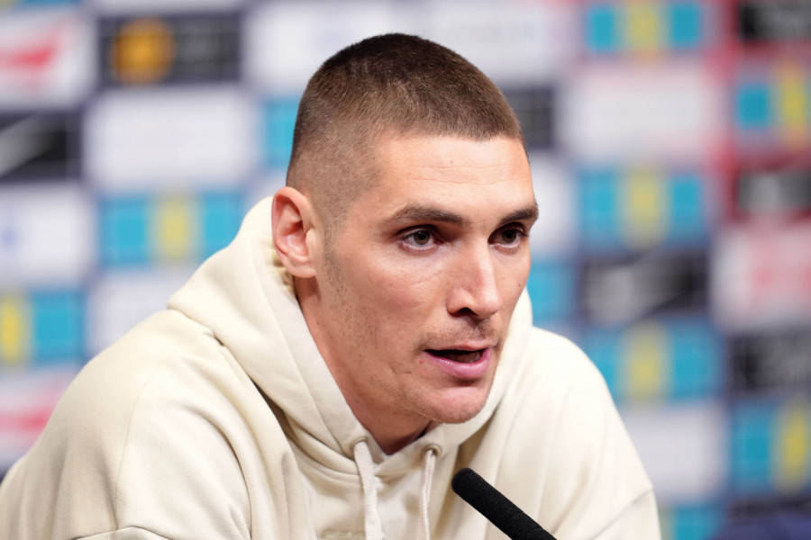 MILENKOVIĆ U NEVERICI: Luđi autogol od ovoga možda i nikada niste videli - Forest dobio neočekivan poklon! (VIDEO)