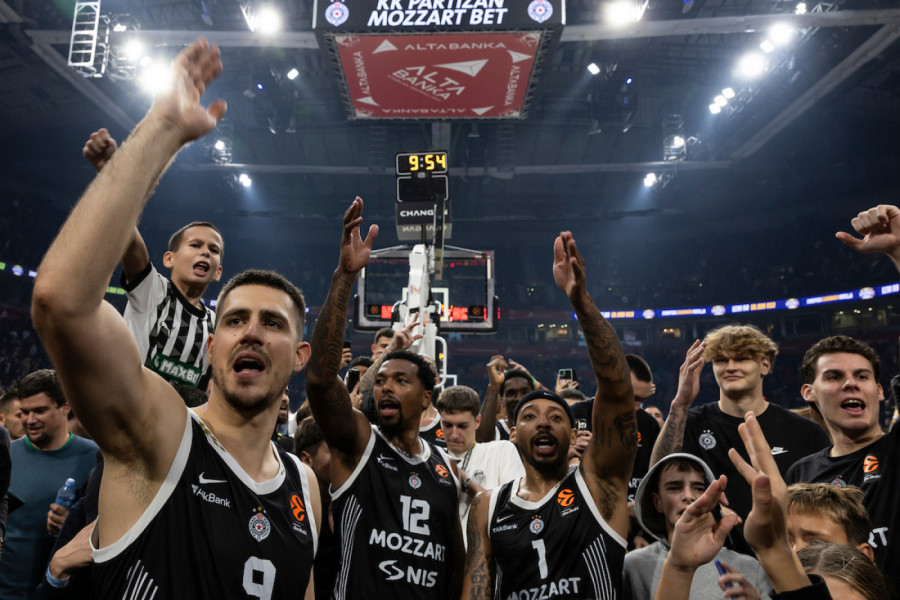 PARTIZAN PUCA PO SVIM ŠAVOVIMA! I on je već digao ruke od crno-belog dresa? (FOTO)