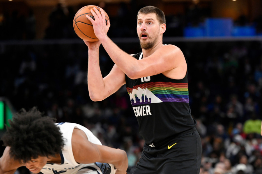 ŠTA URADI, NIKOLA? Jokić dao koš s pola terena - ovo se retko viđa! (VIDEO)