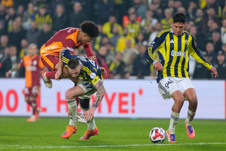 GOREO JE ISTANBUL: Derbi okončan bez pobednika!