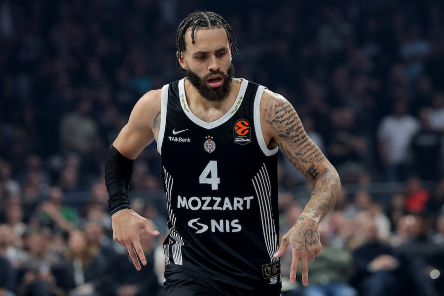 KAKVA VEST! Dvejn Vašington krenuo stopama Filipa Petruševa! (FOTO)