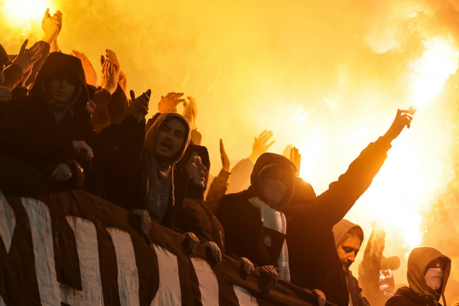 GROBARI "ZAPALILI" LAGATOR! Navijači Partizana napravili sjajnu atmosferu u Loznici! (VIDEO)