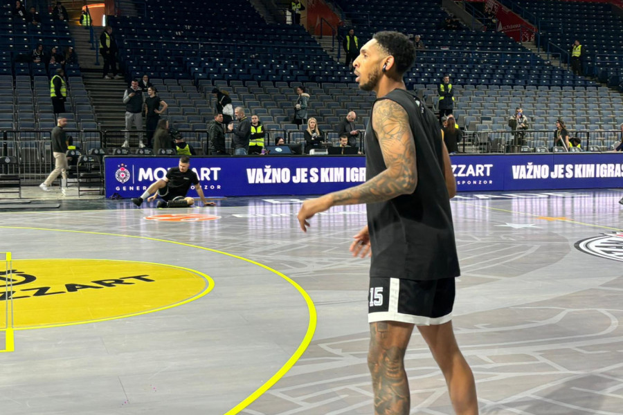 GROBARI U EKSTAZI: Kameron Pejn u Areni, nikad bolje raspoložen pred debi!(VIDEO)