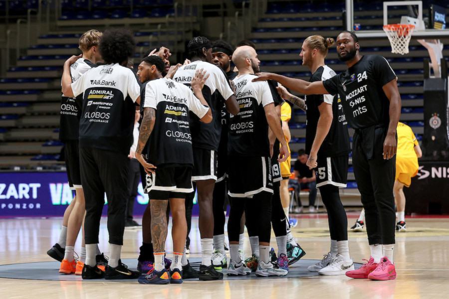 PARTIZAN SE OGLASIO U POSLEDNJIM SATIMA 2025: Evo šta su crno-beli poručili navijačima (FOTO)