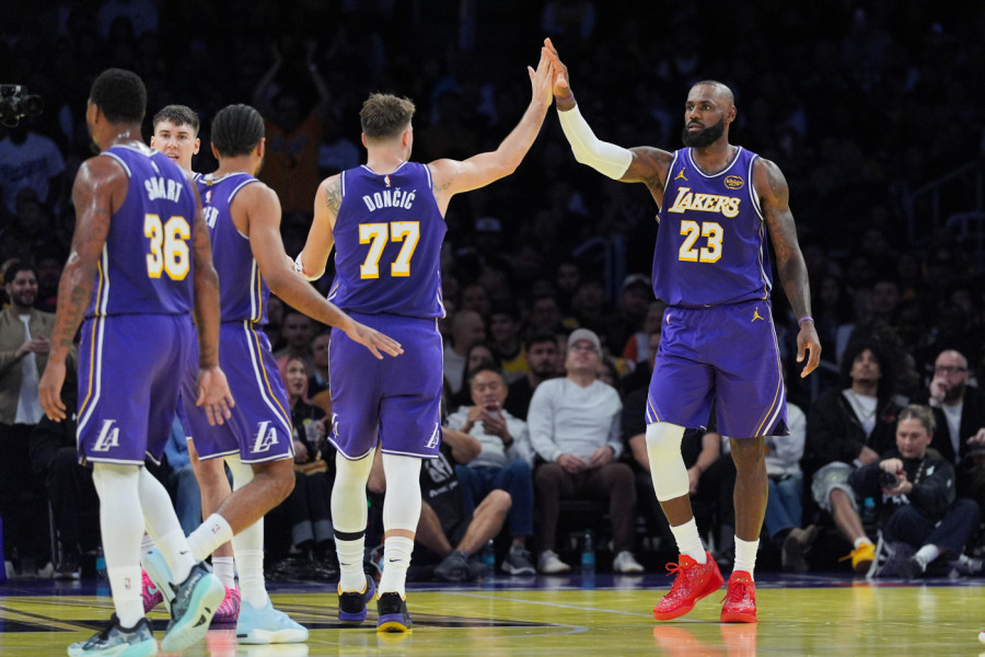 POTPUNI HAOS U LA: Misteriozna plavuša zasenila sve zvezde NBA lige! (FOTO)