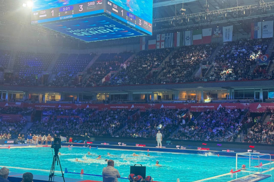 SRBIJO, VREME JE ZA TRIJUMF: Evo šta su navijači ispred Beogradske arene poručili "delfinima" pred okršaj sa Francuzima! (VIDEO)