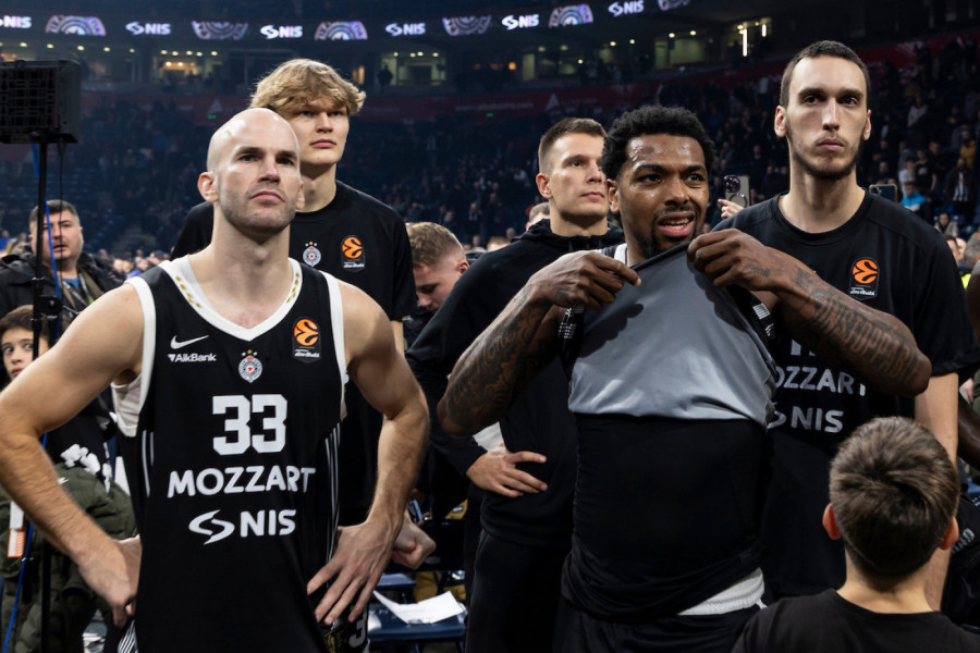 POGLEDAJTE KOŠ ZA POBEDU KOJI JE PRESUDIO PARTIZANU! Šut uz zvuk sirene bacio crno-bele na kolena (VIDEO)