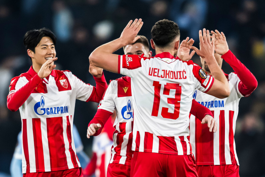OVO JE SVIMA PROMAKLO: Šta su to igrači Crvene zvezde radili tik pred početak duela sa Seltom! (VIDEO)