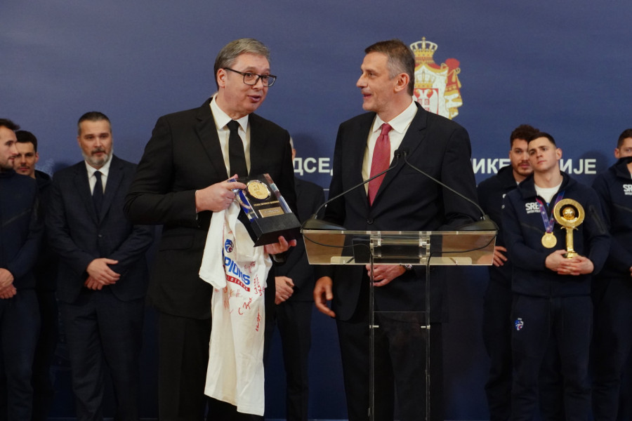"MOGLI SMO DA IGRAMO NA MARAKANI": Jelenić o zlatu vrednom 7 miliona evra i statusu "profesionalnog prosjaka!"