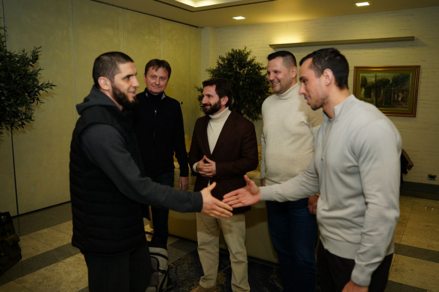 UFC ŠAMPION U BEOGRADU: Habibov naslednik sleteo u Srbiju, na aerodromu ga dočekali Darko Glišić, predstavnici MMA i BSS!  (FOTO-GALERIJA)