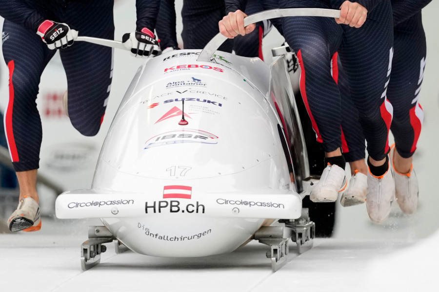 JEZIVO: Bob se prevrnuo pri brzini od 117 km/h  - UZNEMIRUJUĆI SNIMAK sa Zimskih olimpijskih igara! (VIDEO)