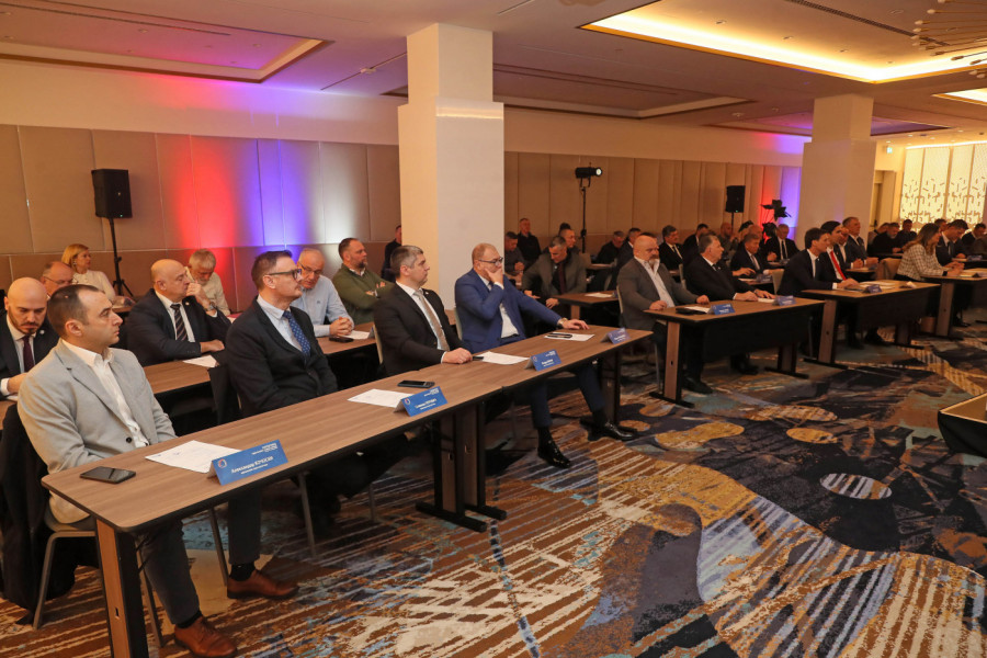 ODBOJKAŠKI SAVEZ SRBIJE PREDSTAVIO PLAN ZA 2026: Đula Mešter okupio delegate, odana počast legendarnom Savi Grozdanoviću!