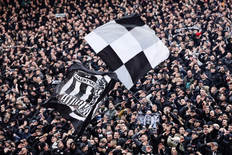CRNO-BELA DOMINACIJA U VEČITIM DERBIJIMA: Partizan pokorio Zvezdu i prigrabio šampionski pehar!