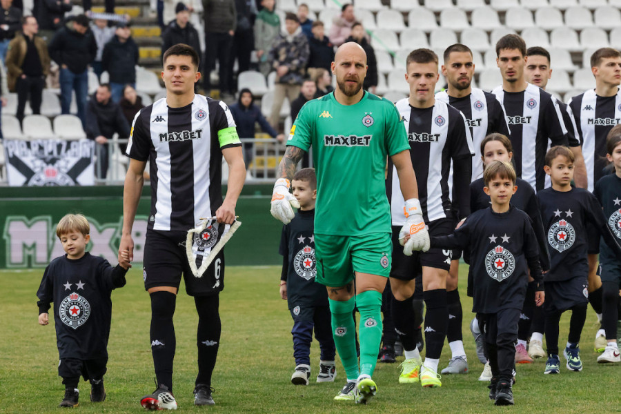 2.474 DANA LUTANJA: Partizan promenio 12 trenera, a šampionski san bledi