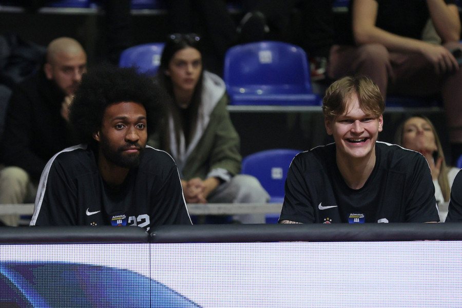 GROBARI ĆE POBESNETI: Pogledajte šta rade Murinen i Džabari dok Partizan pobeđuje Dubai!