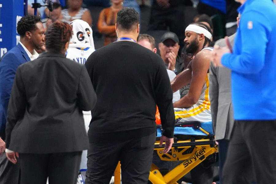 HOROR SCENE U NBA: Krenuo da zakuca, pa ZVEKNUO glavom u pod! Svi su se ukopali od šoka... (VIDEO)