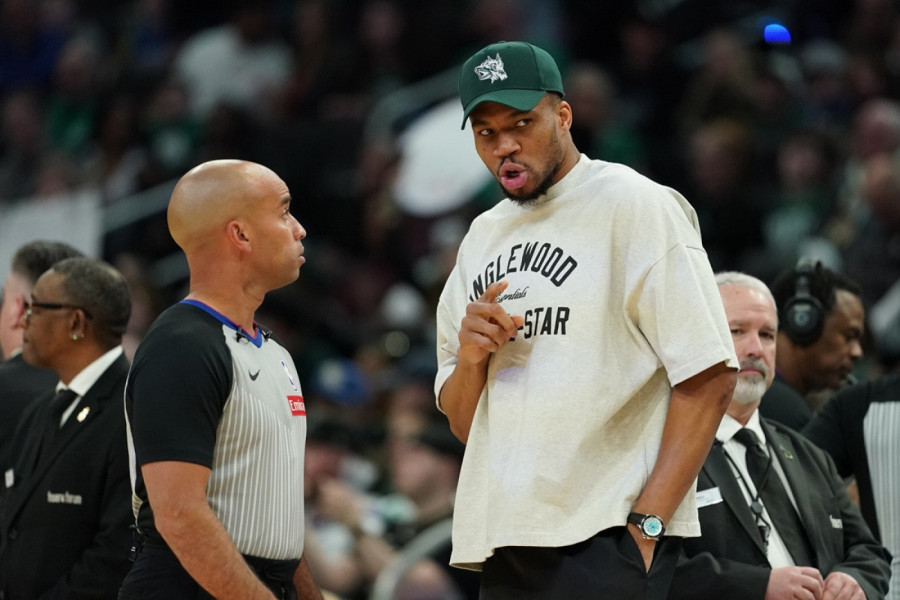 PUCA LJUBAV: Janis zaratio sa Baksima, NBA ovako nešto ne pamti!