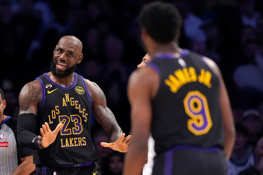LEBRON POBESNEO NA SINA! Neprijatna scena s NBA parketa - Broni nije znao šta ga je snašlo! (VIDEO)
