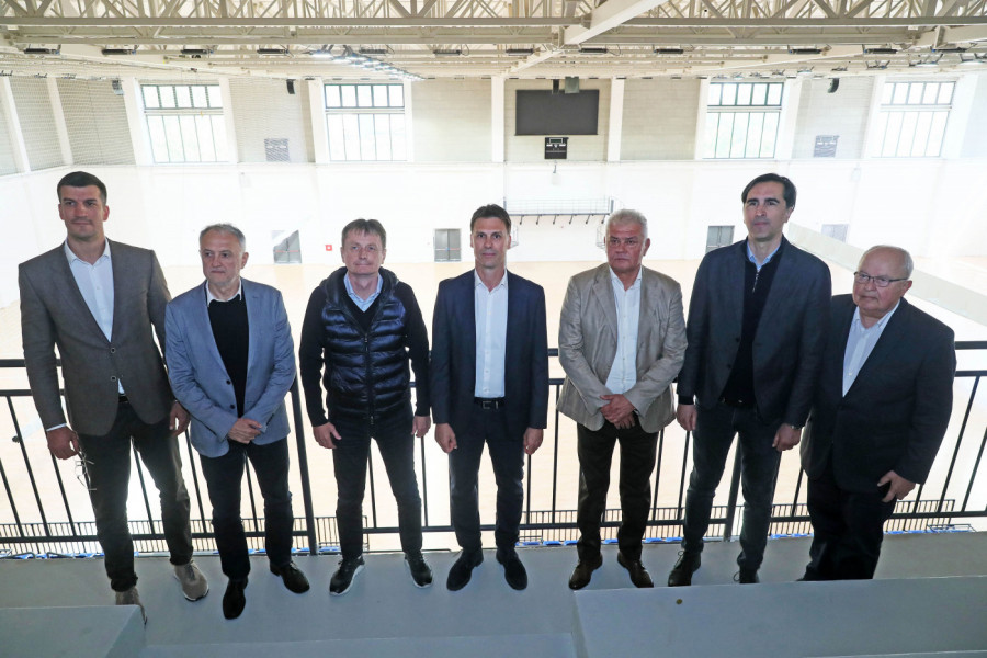 Ministri Darko Glišić i Zoran Gajić posetili Nacionalni odbojkaški trenažni centar