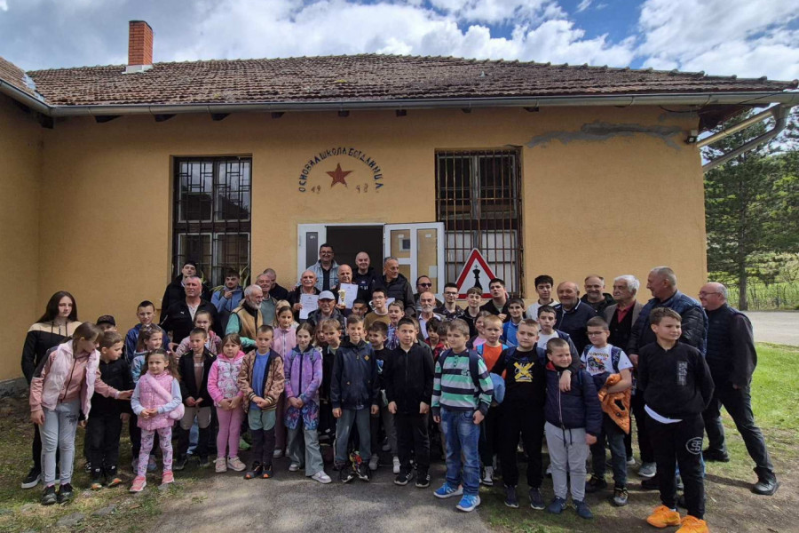 ODRŽAN 15. MEMORIJALNI ŠAHOVSKI TURNIR "MILOJKA KNEŽEVIĆ": U Bogdanici igrali šahisti od 6 do 90 godina!